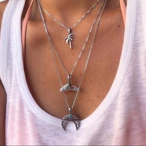 ✨ MAKE OFFER ✨ LAYERED SILVER PALM NECKLACE